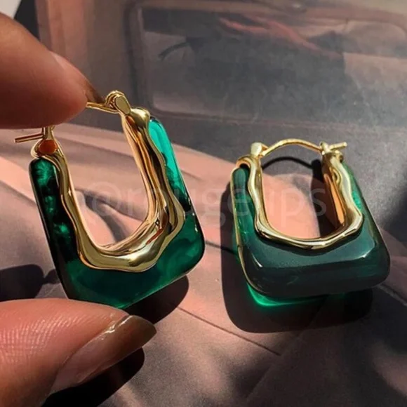 Gold Tone Earrings Green Faux Stone Fashion Jewelry - Picture 3 of 4